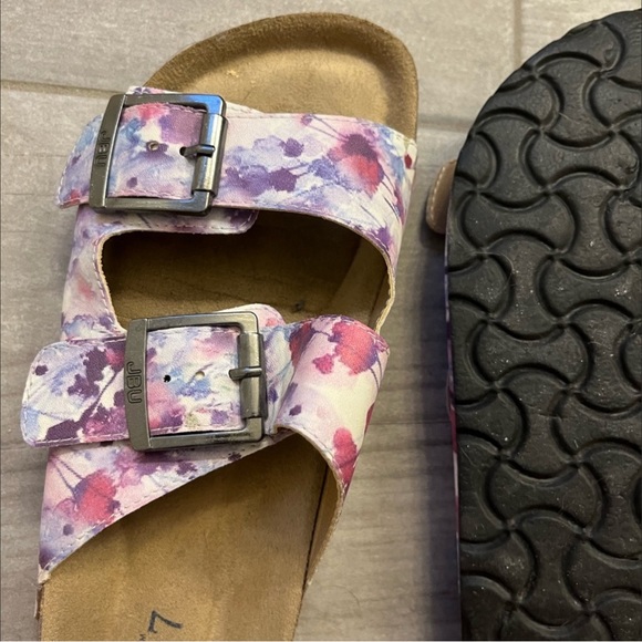 EUC Birkenstock style sandals, size 7 - Picture 3 of 4